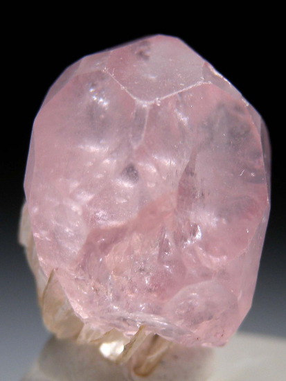 Apatite from Mt Xuebaoding, Ping Wu, Sichuan Prov., China [db_pics/pics/r248b.jpg]