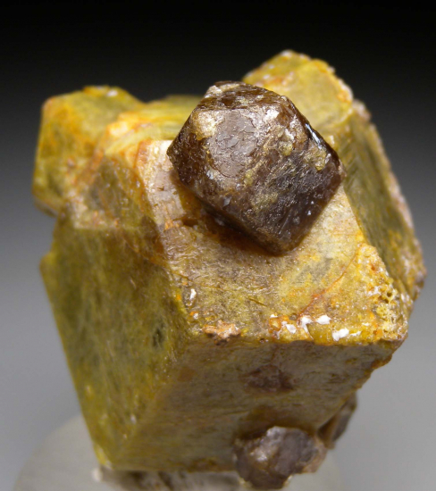 Vesuvianite on Grossular from Sierra de Cruces, Sierra Mojada Municipality, Coahuila, Mexico [db_pics/pics/r249c.jpg]