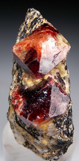 Zircon from Astore Valley, Astore District, Gilgit-Baltistan, Pakistan [db_pics/pics/r261a.jpg]