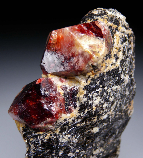 Zircon from Astore Valley, Astore District, Gilgit-Baltistan, Pakistan [db_pics/pics/r261b.jpg]