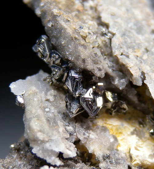 Tellurium from Emperor Mine, Viti Levu, Fiji [db_pics/pics/r310c.jpg]
