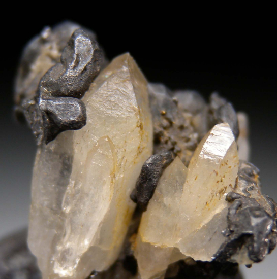 Hessite with Quartz from Botes, Alba Co., Romania [db_pics/pics/r311b.jpg]