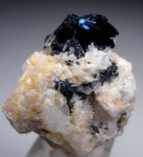 Covellite with Quartz from Butte, Silver Bow Co., Montana, USA [db_pics/pics/r326a.jpg]