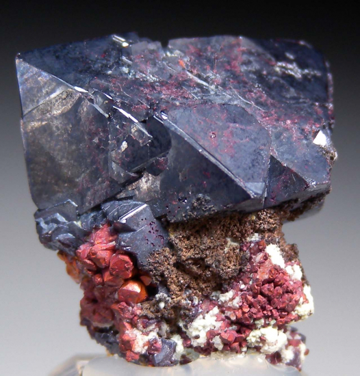 Cuprite with Silver, Copper from Rubtsovskiy Mine, Altaiskiy Krai, Siberia, Russia [db_pics/pics/r331c.jpg]