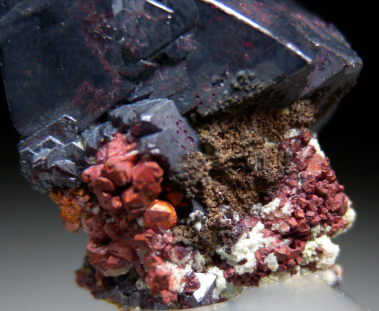 Cuprite with Silver, Copper from Rubtsovskiy Mine, Altaiskiy Krai, Siberia, Russia [db_pics/pics/r331e.jpg]