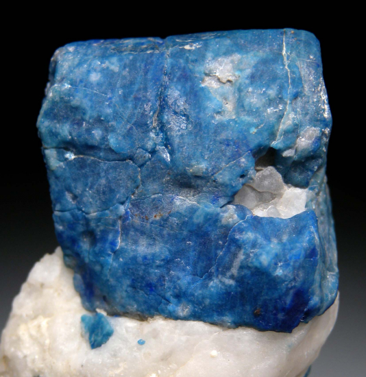 Lazurite ps. Phlogopite from Ladjuar Medam, Sar-e-Sang, Badakhshan, Afghanistan [db_pics/pics/r336b.jpg]