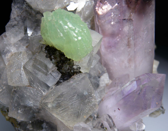 Amethyst with Prehnite, Calcite from Goboboseb Mtns., Erongo Region, Namibia [db_pics/pics/r347b.jpg]