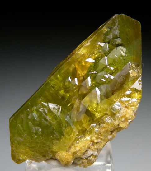 Sphene from Capelinha, Minas Gerais, Brazil [db_pics/pics/r352a.jpg]