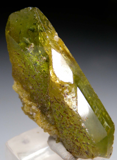 Sphene from Capelinha, Minas Gerais, Brazil [db_pics/pics/r352b.jpg]