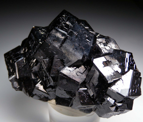 Andradite from Ojos Espanoles Mine, General Lazaro Cardenas, Chihuahua, Mexico [db_pics/pics/r378b.jpg]