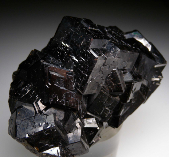 Andradite from Ojos Espanoles Mine, General Lazaro Cardenas, Chihuahua, Mexico [db_pics/pics/r378c.jpg]