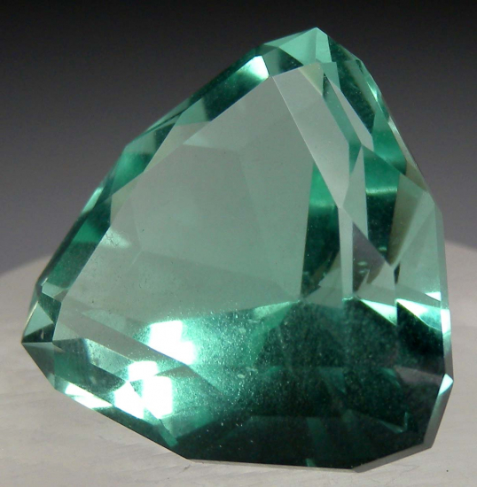 Fluorite gemstone from William Wise Mine, Westmoreland, Cheshire County, New Hampshire, USA [db_pics/pics/r381c.jpg]