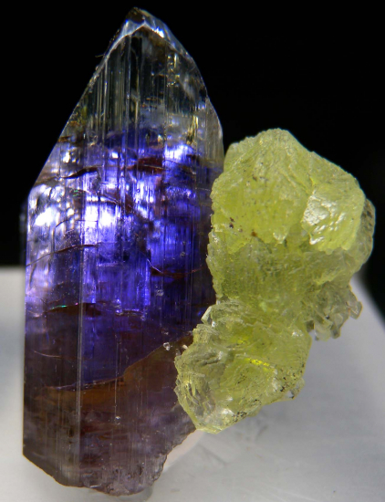 Prehnite on Tanzanite from Merelani Hills, Arusha, Tanzania [db_pics/pics/r385c.jpg]