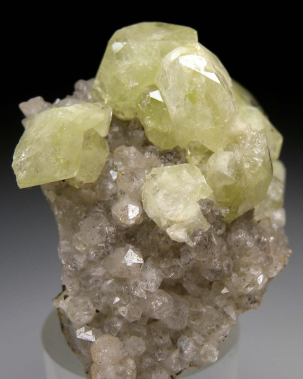 Datolite on Quartz from Prospect Park, Passaic Co., New Jersey, USA [db_pics/pics/r410d.jpg]