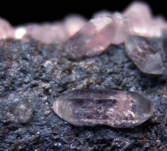 Smithsonite on stalactite from Tsumeb, Namibia [db_pics/pics/r420d.jpg]