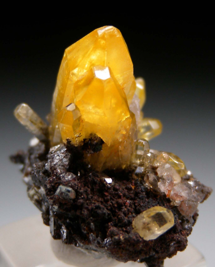 Mimetite from Tsumeb, Namibia [db_pics/pics/r425b.jpg]
