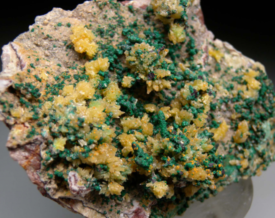 Mimetite with Malachite from Tsumeb, Namibia [db_pics/pics/r427d.jpg]
