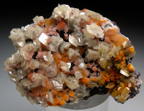 Smithsonite on Willemite from Tsumeb, Namibia [db_pics/pics/r430a.jpg]