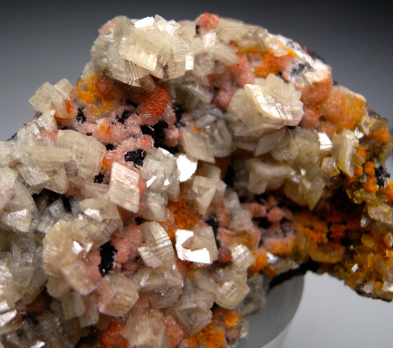 Smithsonite on Willemite from Tsumeb, Namibia [db_pics/pics/r430b.jpg]