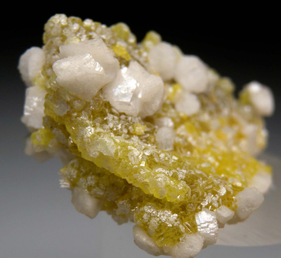 Calcite on Willemite from Tsumeb, Namibia [db_pics/pics/r431c.jpg]