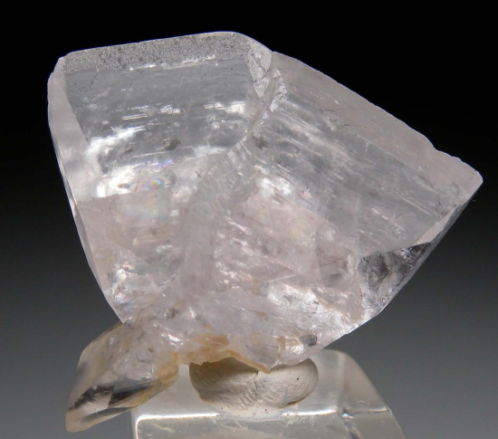 Calcite twin from Bor Pit, Dal'negorsk, Russia [db_pics/pics/r435a.jpg]