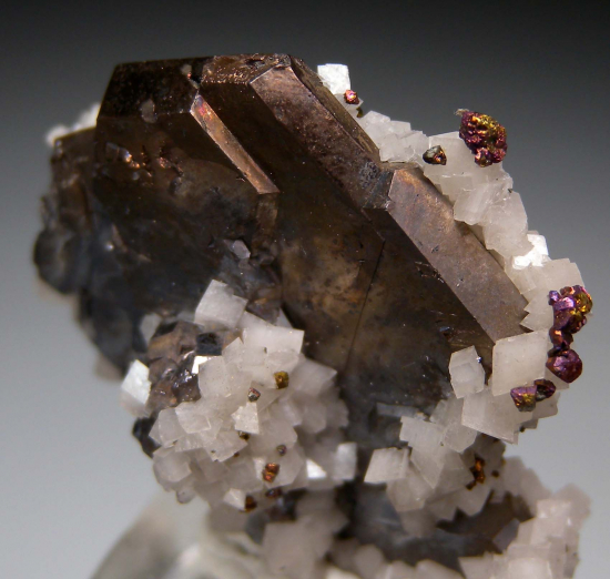 Galena (twin) with Dolomite from Picher Field, Tri-State Mining District, USA [db_pics/pics/r440c.jpg]