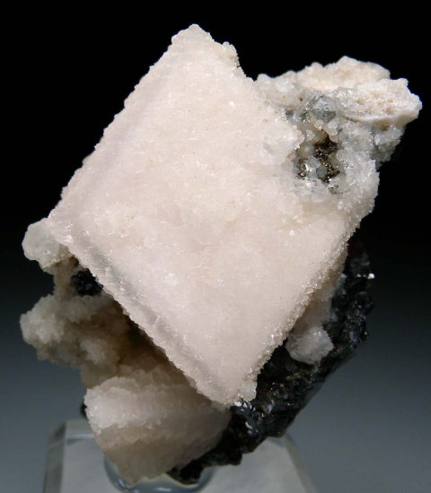 Quartz over Calcite from Inglaterra Mine, Santa Eulalia, Chihuahua, Mexico [db_pics/pics/r456b.jpg]