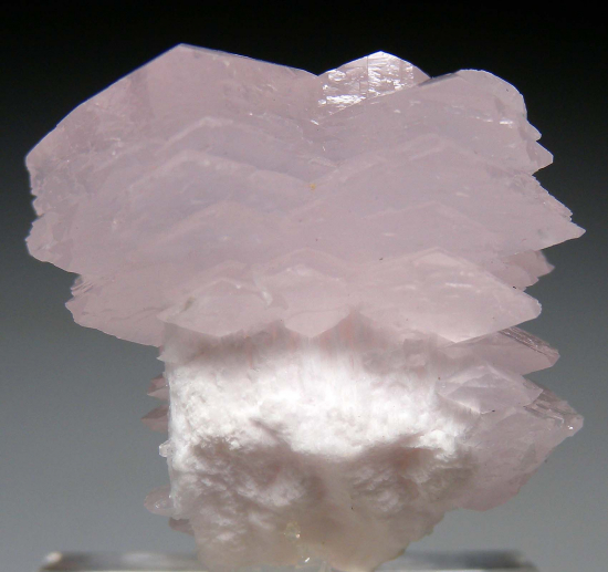 ManganoCalcite on Calcite from Dal'Negorsk, Russia [db_pics/pics/r461b.jpg]