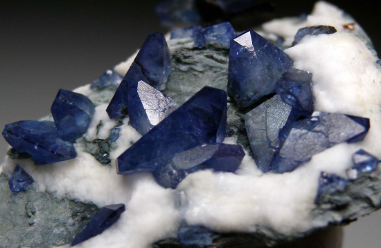 Benitoite, Neptunite, Joaquinite from Gem Mine, San Benito Co., California, USA [db_pics/pics/r463d.jpg]
