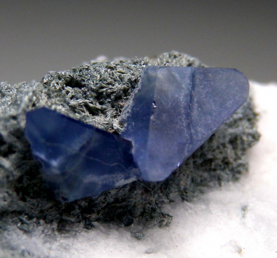 Benitoite, Neptunite, Joaquinite from Gem Mine, San Benito Co., California, USA [db_pics/pics/r464c.jpg]