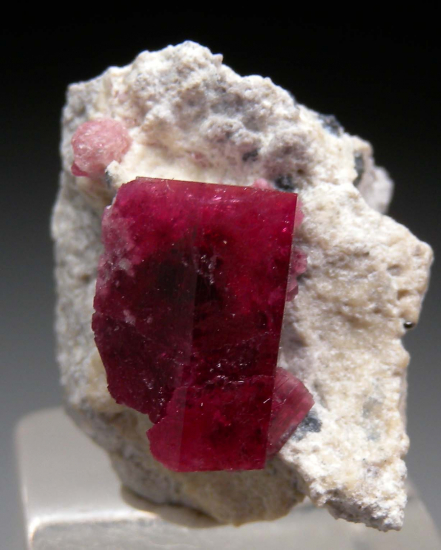 Red Beryl from Violet Claim, Wah Wah Mtns., Beaver Co., Utah, USA [db_pics/pics/r481a.jpg]