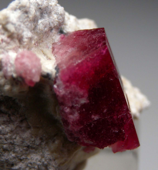Red Beryl from Violet Claim, Wah Wah Mtns., Beaver Co., Utah, USA [db_pics/pics/r481b.jpg]