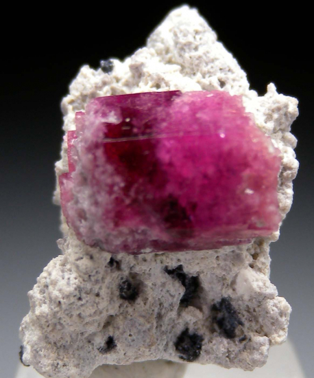 Red Beryl from Violet Claim, Wah Wah Mtns., Beaver Co., Utah, USA [db_pics/pics/r482a.jpg]