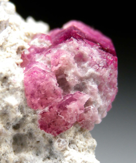 Red Beryl from Violet Claim, Wah Wah Mtns., Beaver Co., Utah, USA [db_pics/pics/r482c.jpg]