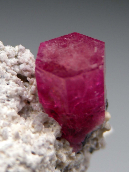 Red Beryl from Violet Claim, Wah Wah Mtns., Beaver Co., Utah, USA [db_pics/pics/r484d.jpg]