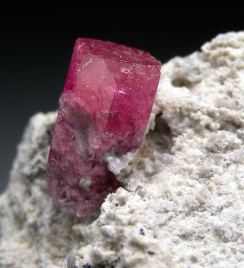Red Beryl from Violet Claim, Wah Wah Mtns., Beaver Co., Utah, USA [db_pics/pics/r485c.jpg]