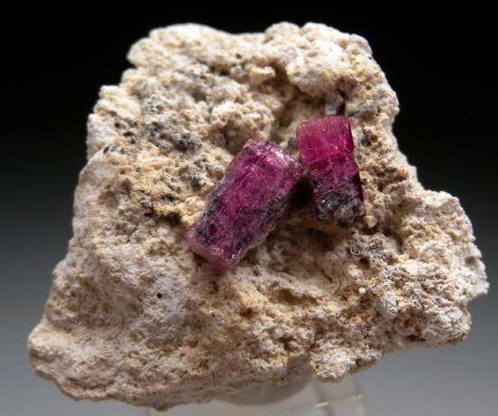 Red Beryl from Violet Claim, Wah Wah Mtns., Beaver Co., Utah, USA [db_pics/pics/r487a.jpg]