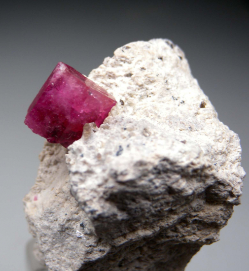 Red Beryl from Violet Claim, Wah Wah Mtns., Beaver Co., Utah, USA [db_pics/pics/r488a.jpg]
