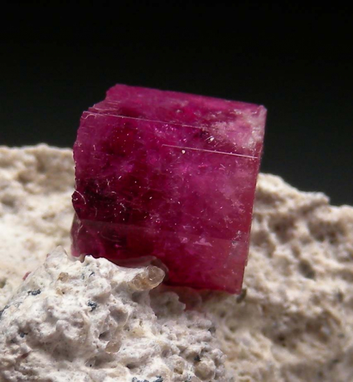 Red Beryl from Violet Claim, Wah Wah Mtns., Beaver Co., Utah, USA [db_pics/pics/r488c.jpg]