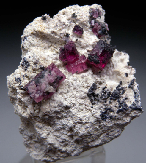 Red Beryl from Violet Claim, Wah Wah Mtns., Beaver Co., Utah, USA [db_pics/pics/r489a.jpg]
