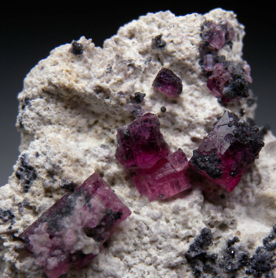 Red Beryl from Violet Claim, Wah Wah Mtns., Beaver Co., Utah, USA [db_pics/pics/r489b.jpg]