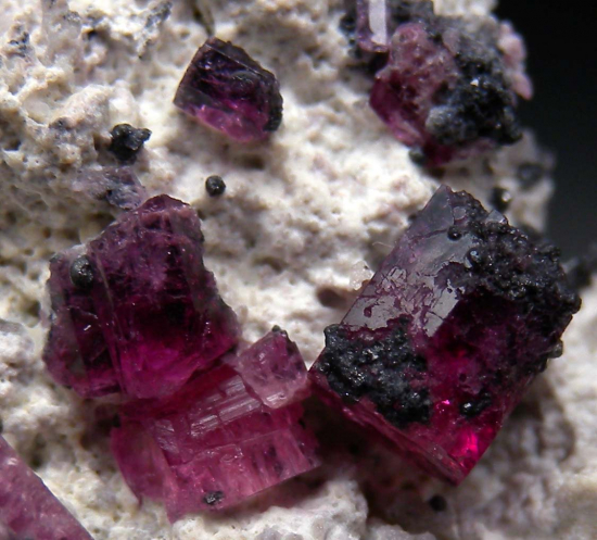 Red Beryl from Violet Claim, Wah Wah Mtns., Beaver Co., Utah, USA [db_pics/pics/r489c.jpg]