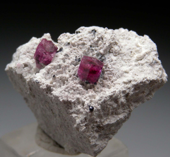 Red Beryl from Violet Claim, Wah Wah Mtns., Beaver Co., Utah, USA [db_pics/pics/r494a.jpg]