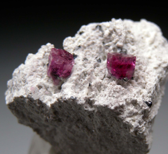 Red Beryl from Violet Claim, Wah Wah Mtns., Beaver Co., Utah, USA [db_pics/pics/r494b.jpg]