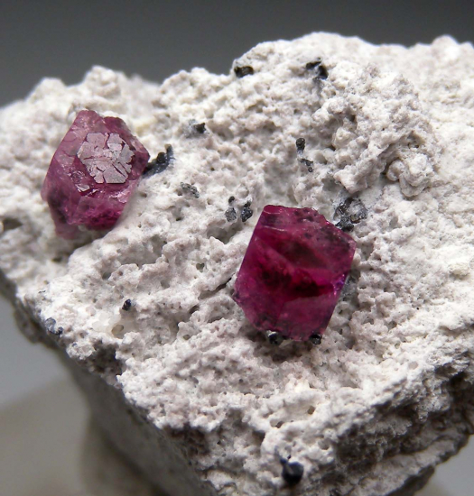 Red Beryl from Violet Claim, Wah Wah Mtns., Beaver Co., Utah, USA [db_pics/pics/r494d.jpg]