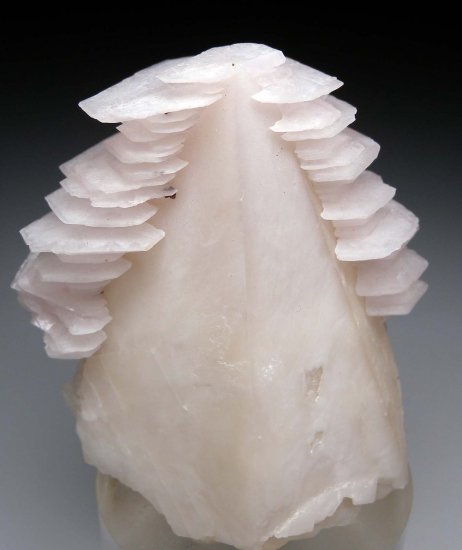 Mangano Calcite on Calcite from Huanggang Mine, Inner Mongolia, China [db_pics/pics/r517a.jpg]