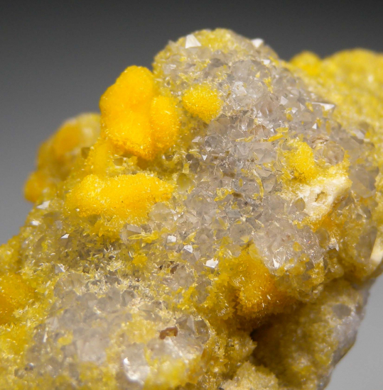 Cadmium Smithsonite on Quartz from Monte Cristo Mine, Rush, Marion Co., Arkansas, USA [db_pics/pics/r519d.jpg]