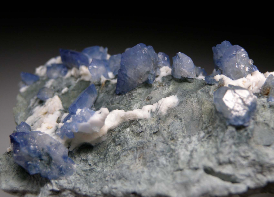 Benitoite from Gem Mine, San Benito Co., California, USA [db_pics/pics/r522e.jpg]