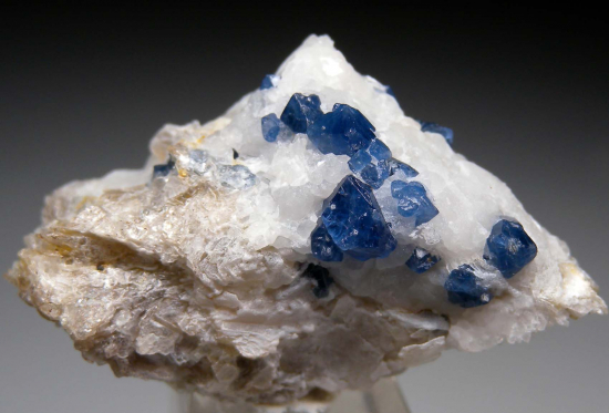 Spinel from Kajiado Co., Kenya [db_pics/pics/r526a.jpg]