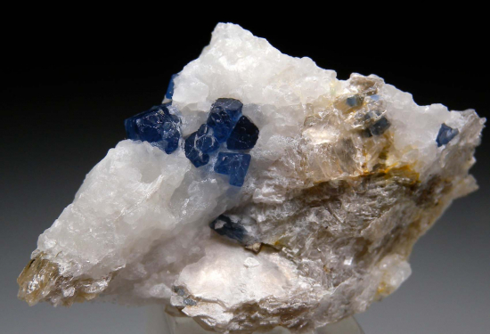 Spinel from Kajiado Co., Kenya [db_pics/pics/r526b.jpg]